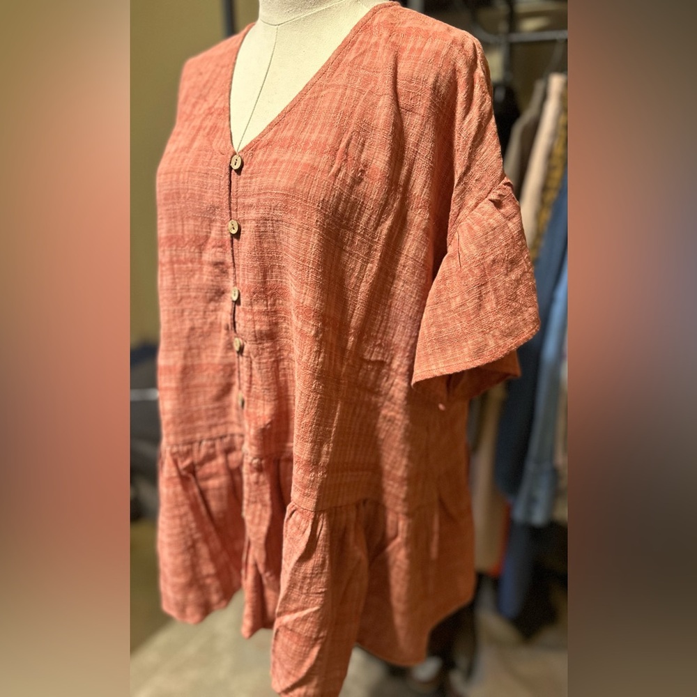 NWT Easel Women's Short Sleeve Tee - Coral